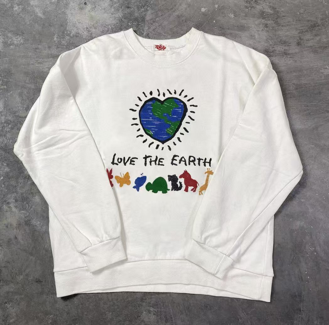 Japanese Brand × Vintage White Retro Loose Cartoon Earth Print Sweatshirt Size US L / EU 52-54 / 3 - 1 Thumbnail