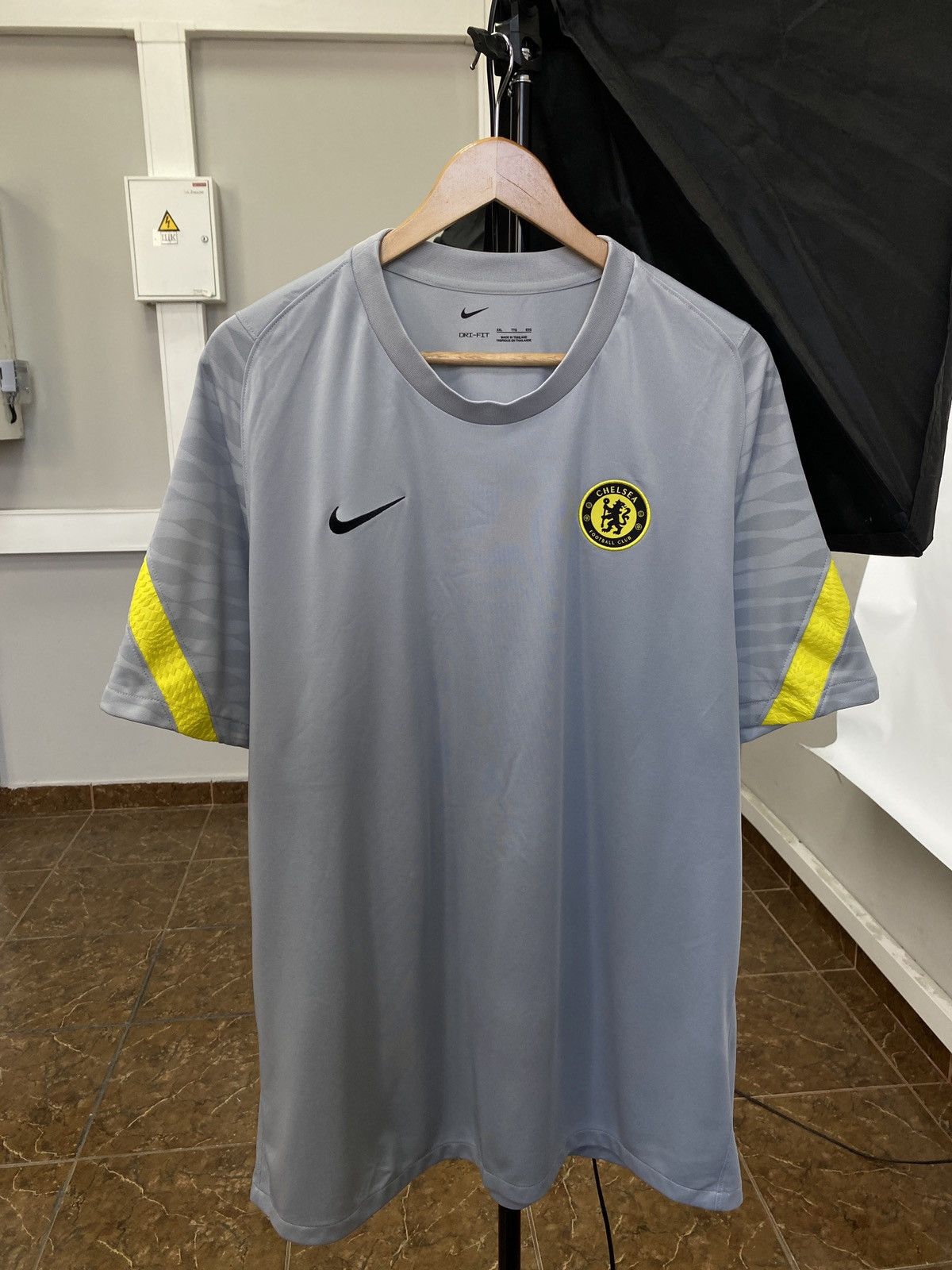 Chelsea Soccer 🏴󠁧󠁢󠁥󠁮󠁧󠁿 Y2K Nike Chelsea Soccer Jersey Training T-Shirt Rare Retro Size US XXL / EU 58 / 5 - 1 Thumbnail