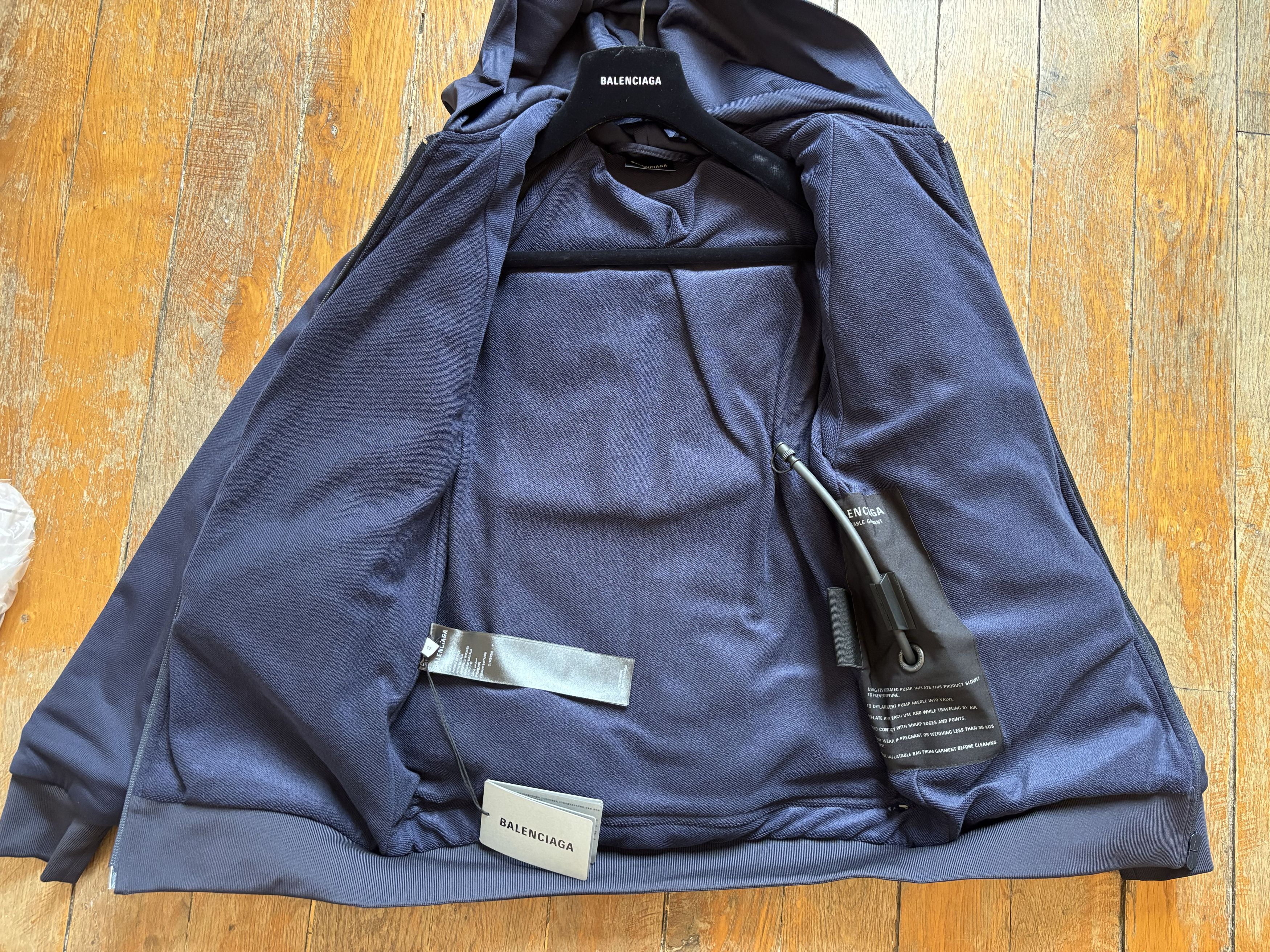 Balenciaga Unity Sports Icon Inflatable Zip-Up Hoodie Medium Fit Size US S / EU 44-46 / 1 - 7 Thumbnail