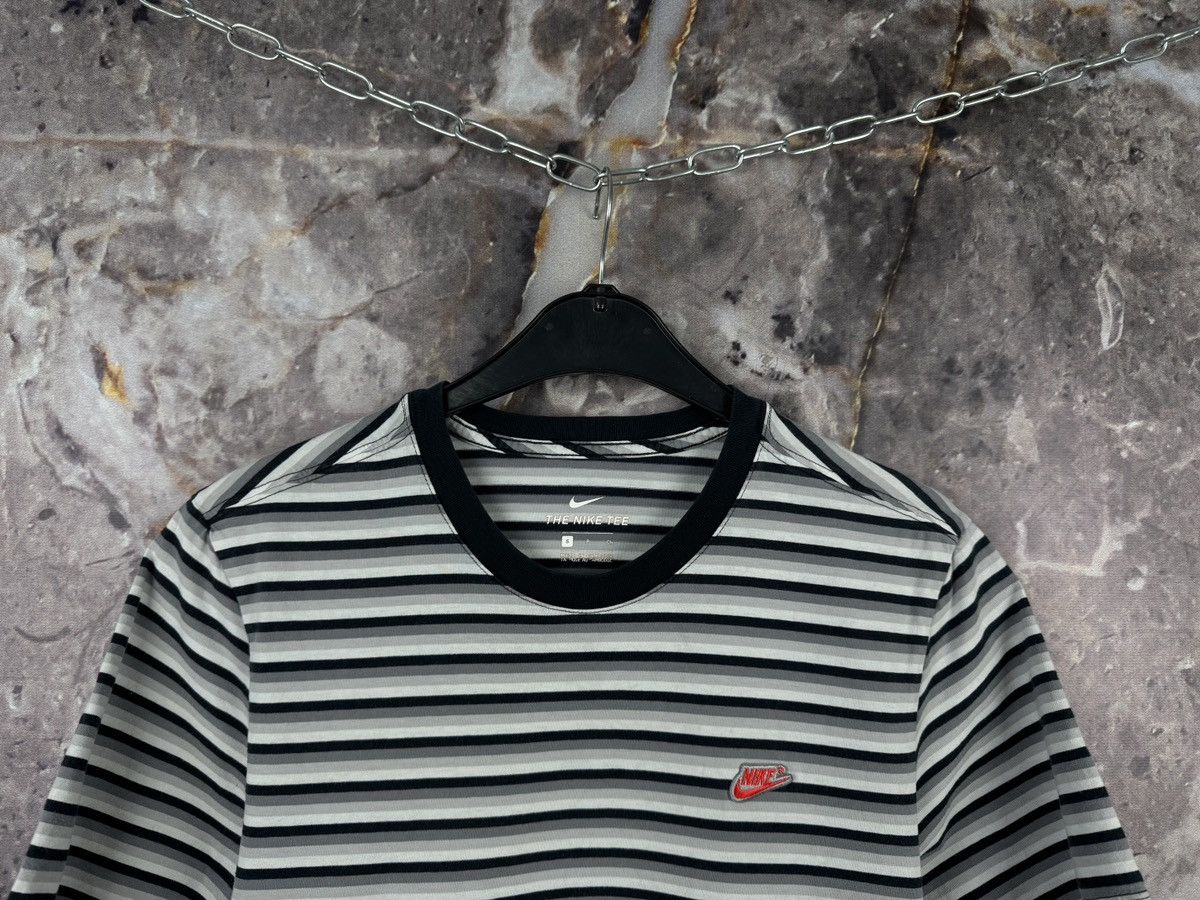 Nike Men’s Nike T-Shirt Striped Streetwear Size Small Size US S / EU 44-46 / 1 - 2 Thumbnail