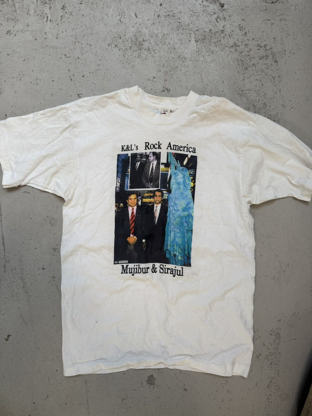 Vintage Vintage 90s Mujibur & Sirajul Late Show Letterman Tee Size US L / EU 52-54 / 3 - 1 Thumbnail