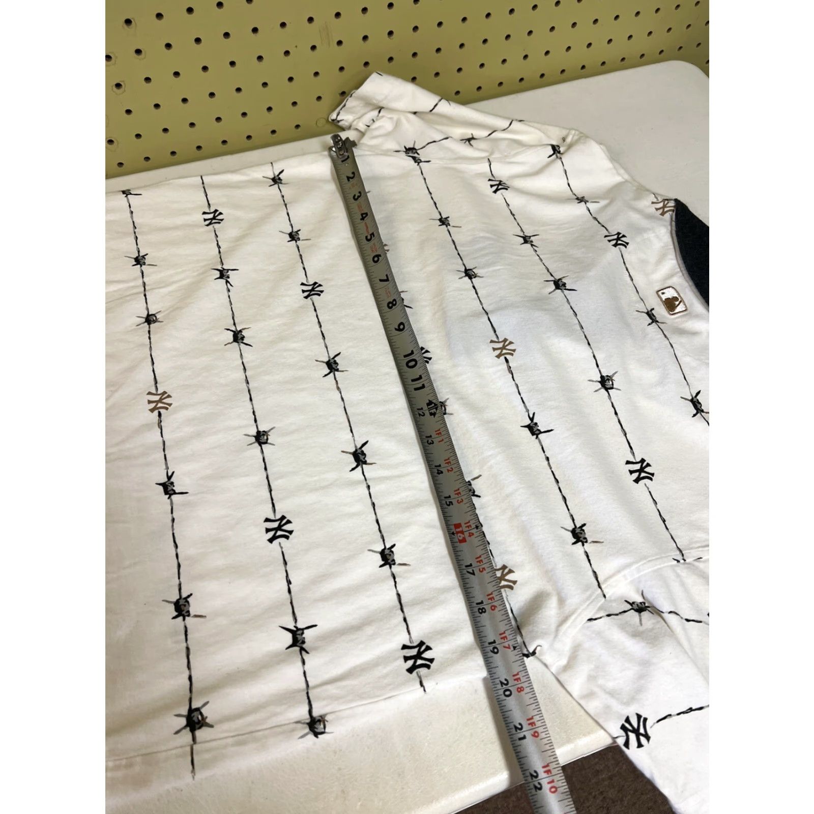 Vintage Majestic NY Barbed wire Polo Shirt Embroidered MLB Baseball Men M White Polo Shirt Mens Medium Regular Short Sleeve Collared Vintage No Size US M / EU 48-50 / 2 - 7 Thumbnail