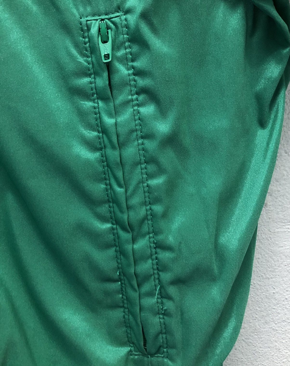 Asics Vintage Asics Abstract Graphic Windbreaker Jacket Made Japan Size US XL / EU 56 / 4 - 8 Thumbnail