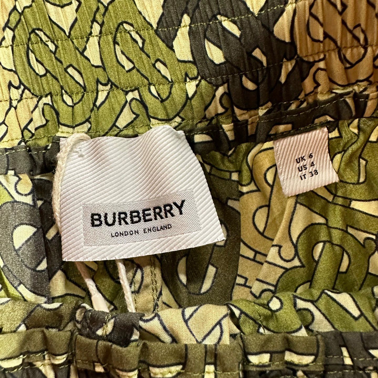 Burberry Burberry mar66 All Over Logo Shorts UK6 Size 26" / US 2 / IT 38 - 3 Thumbnail