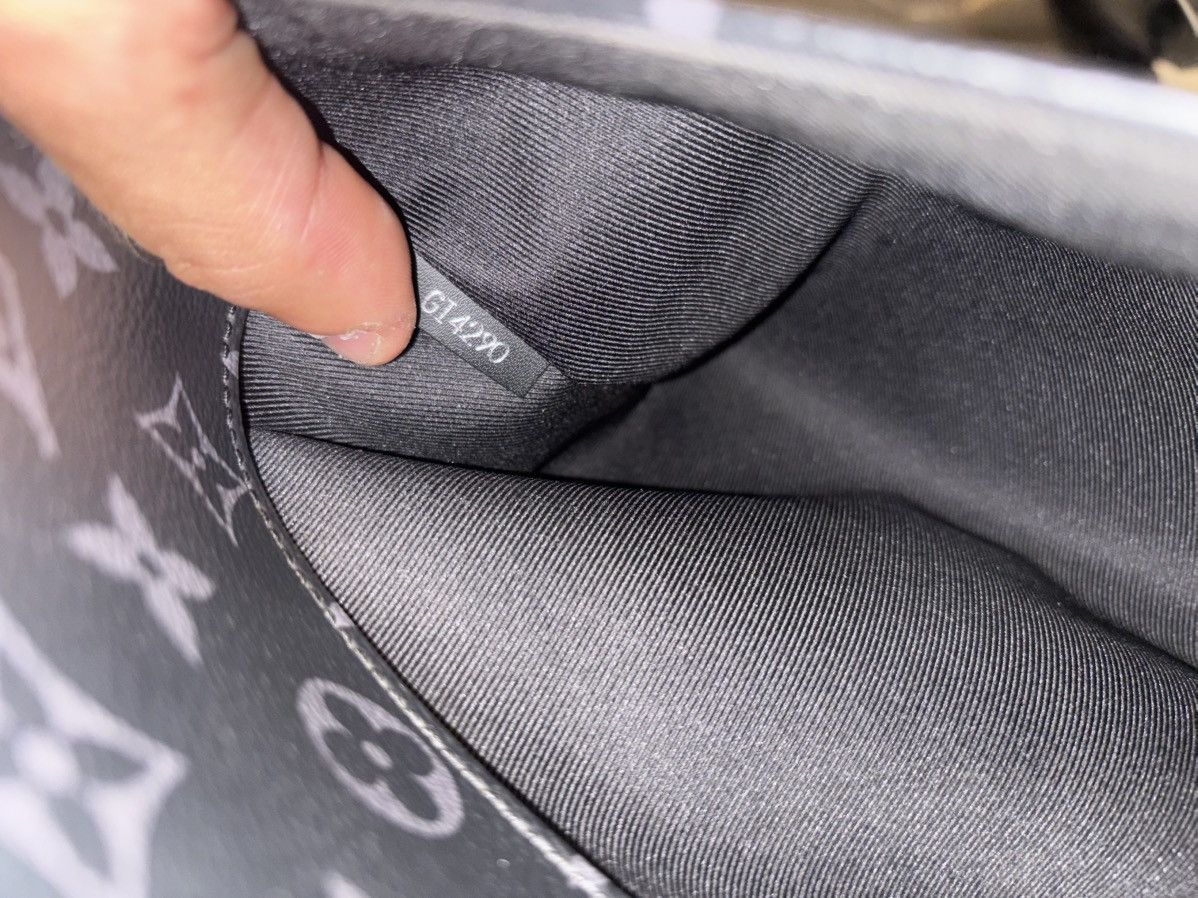 Louis Vuitton Louis vuitton district PM bag Size ONE SIZE - 6 Thumbnail