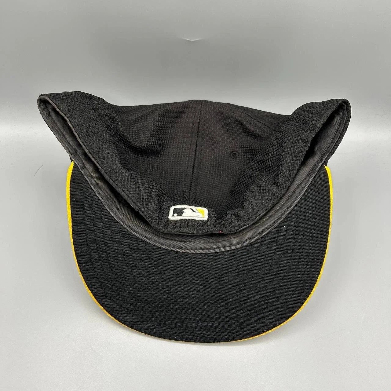New Era Pittsburgh Pirates Hat Men 8 Black Post Season MLB Fitted Size ONE SIZE - 9 Thumbnail
