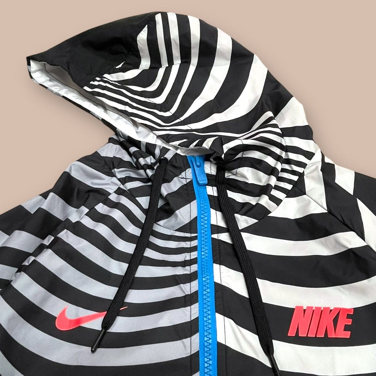 Nike NIKE SPORTWEAR WMN AIR MAX WINDRUNNER JACKET Size US M / EU 48-50 / 2 - 3 Thumbnail