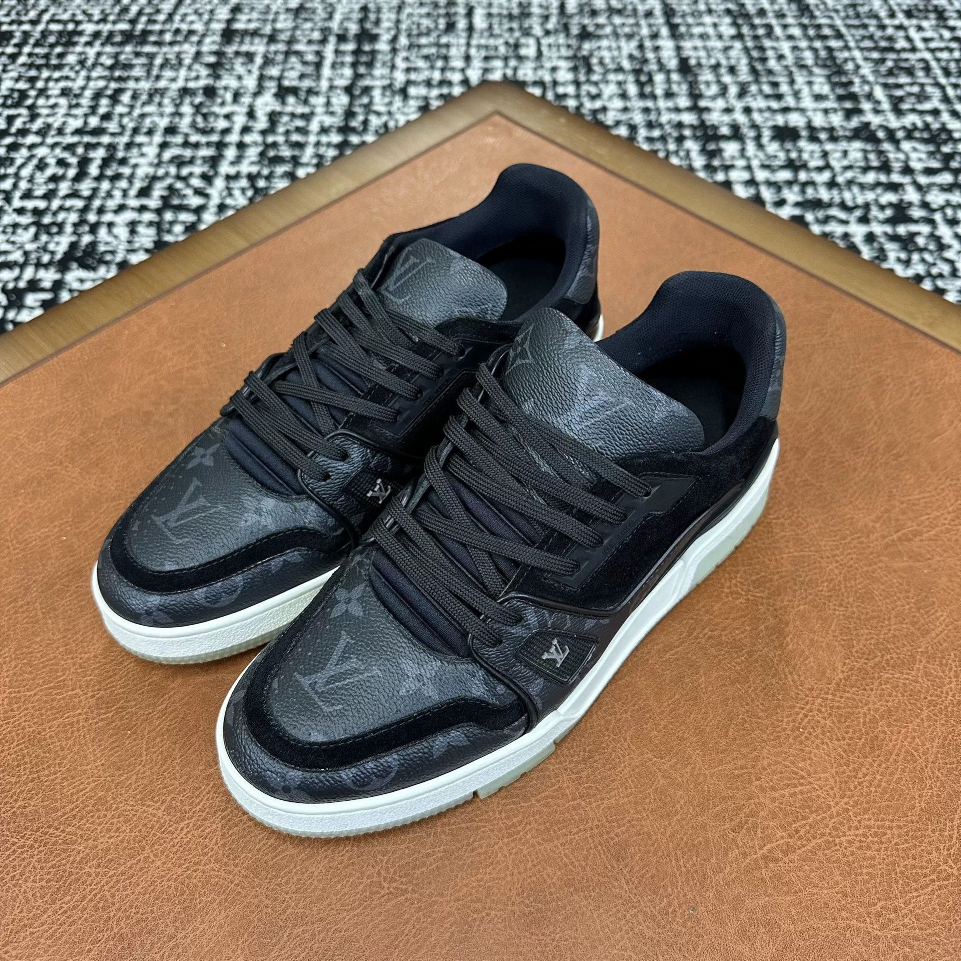 Louis Vuitton Louis Vuitton Training Black Lowtop Sneakers 7 Men Size US 7 / EU 40 - 1 Thumbnail
