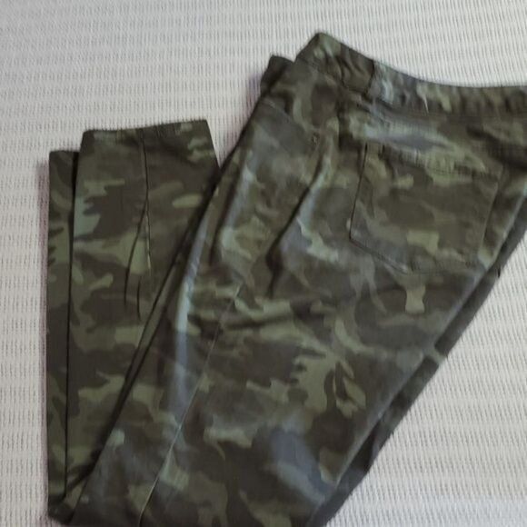 Vintage Style & Co. Curvy Skinny Leg Camouflage Sz. 10 Pants with Po Size 31" - 2 Thumbnail