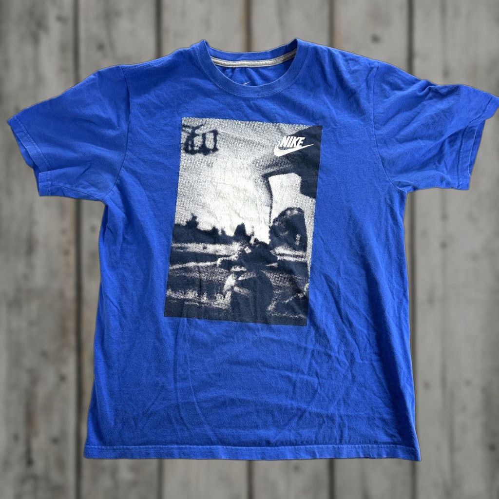 Nike VINTAGE Nike Shirt Mens Large Graphic Swoosh Skateboard Tee Regular Fit Blue Men's Graphic Print 90s? Size US L / EU 52-54 / 3 - 1 Thumbnail