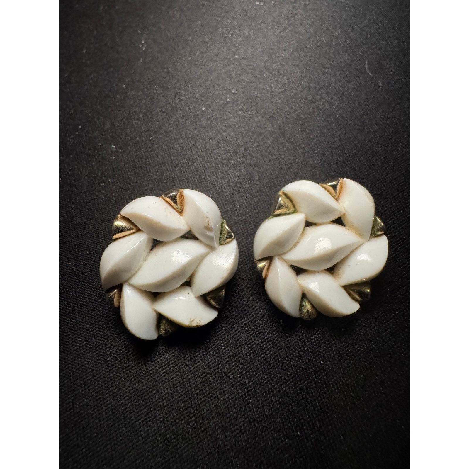 Monet Vintage Monet Milk Glass Clip On Earrings Size ONE SIZE - 2 Thumbnail