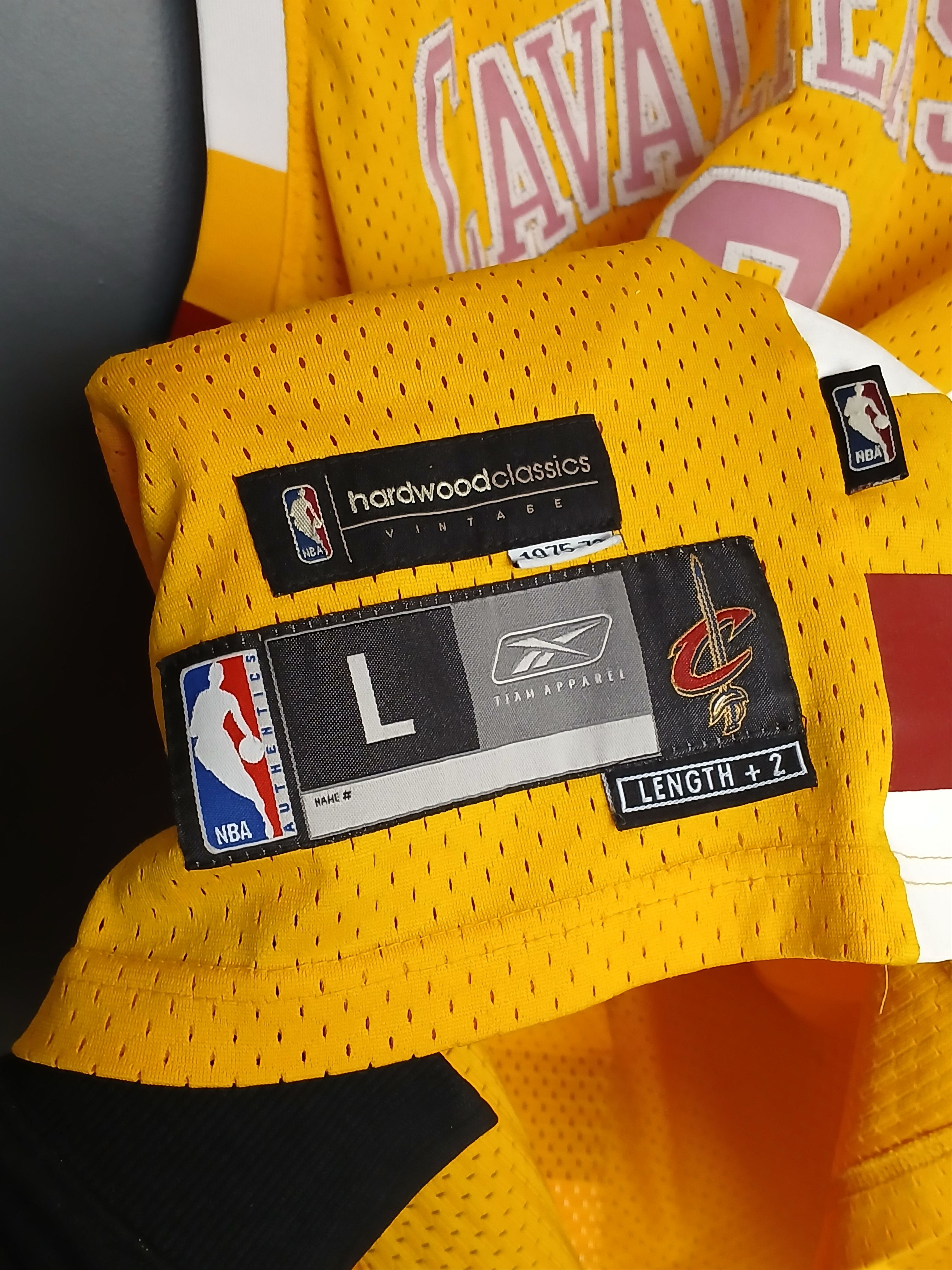 NBA NBA Cleveland Cavaliers James Basketball Jersey Size US L / EU 52-54 / 3 - 9 Thumbnail