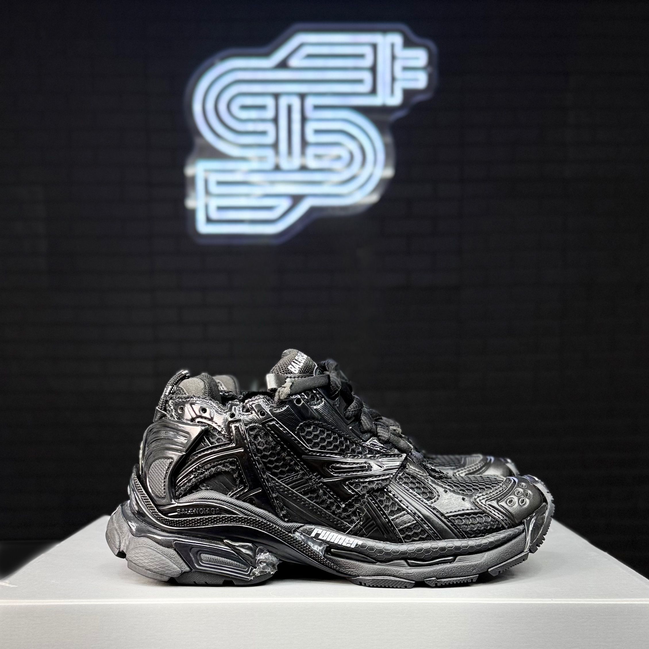 Balenciaga Balenciaga Runner Black/Black Size US 4 / IT 34 - 2 Thumbnail
