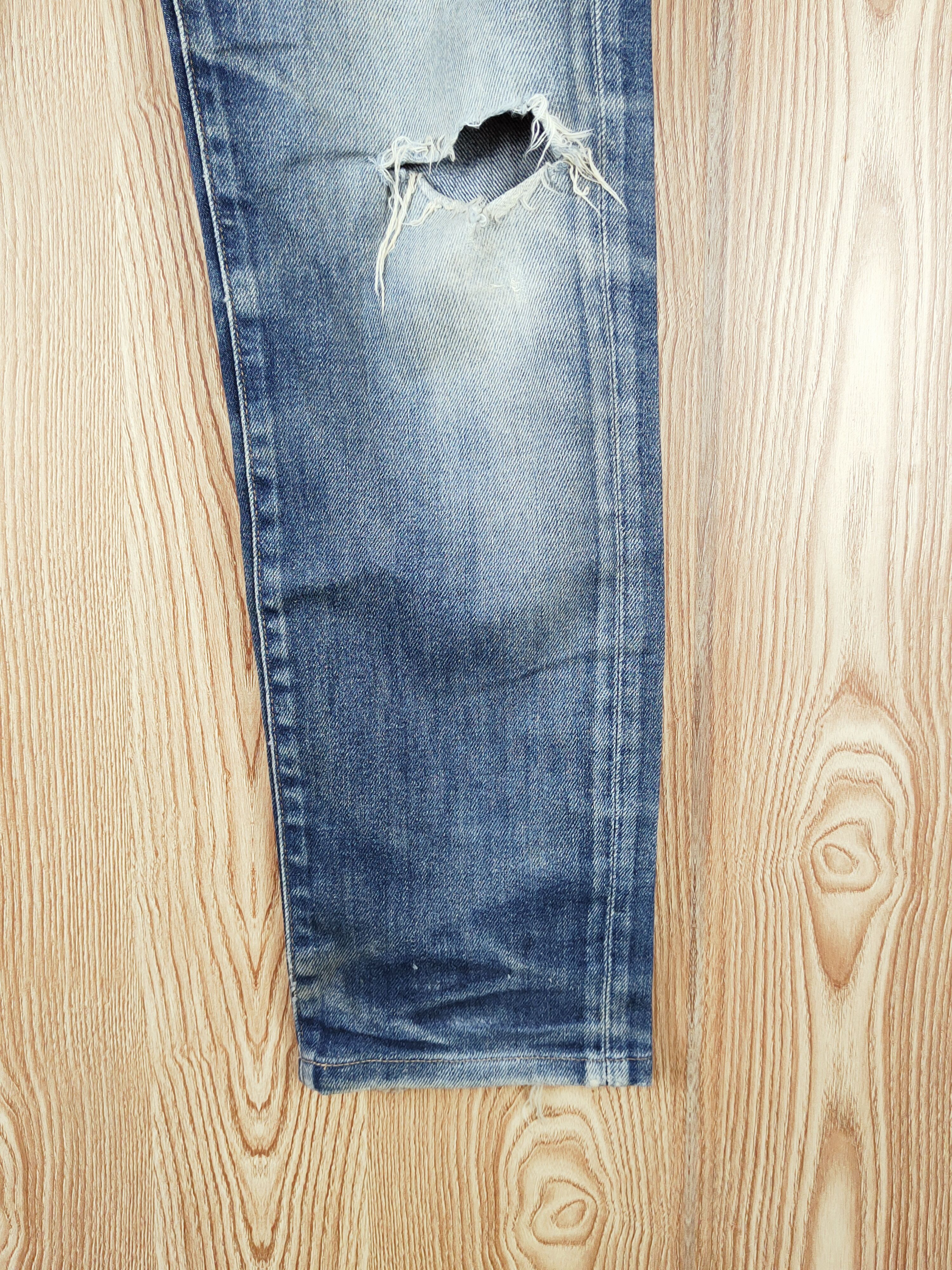 Japanese Brand Uniqlo fabric by kaihara Distressed Ripped Jeans #W940 Size US 33 - 6 Thumbnail