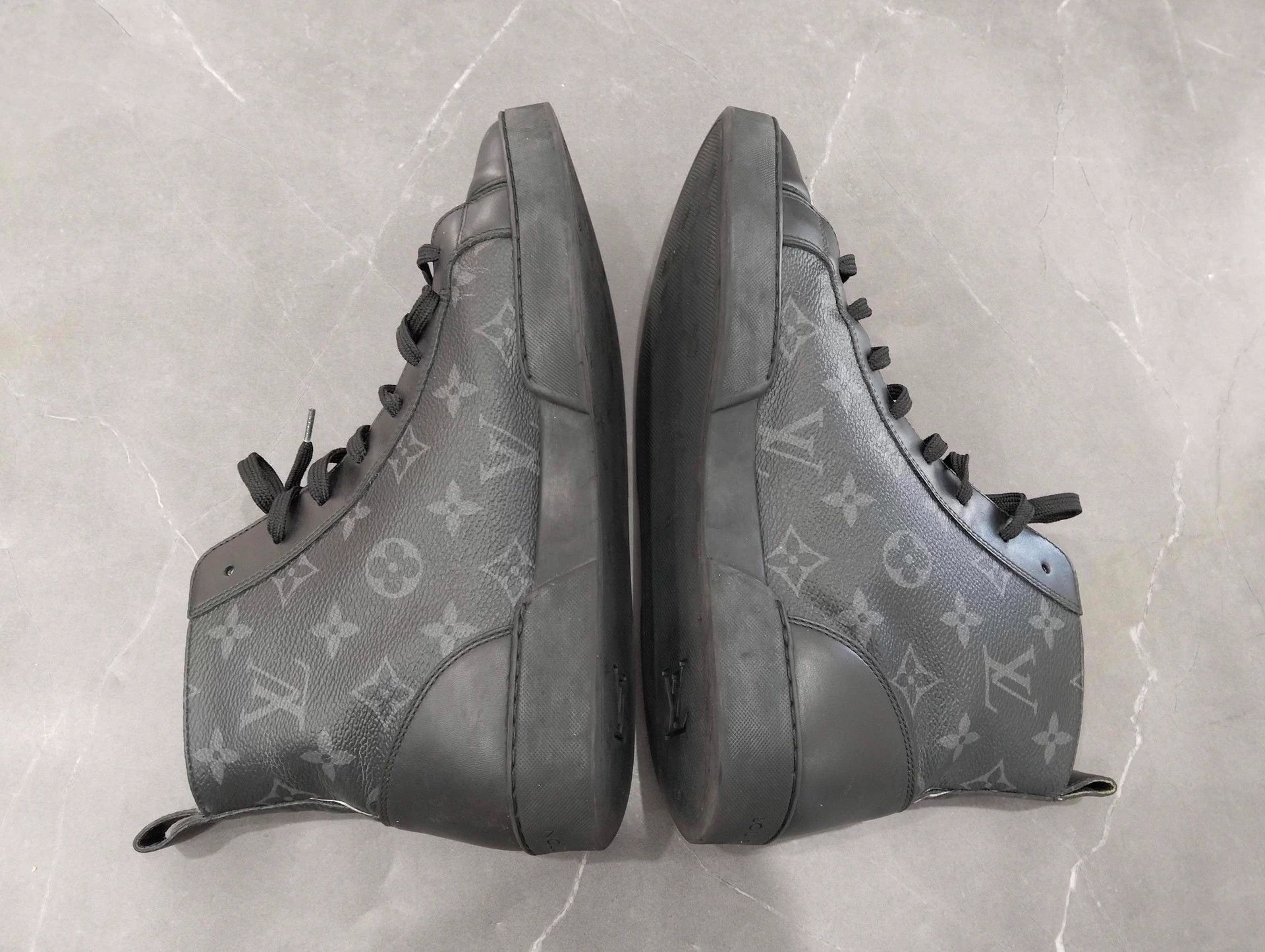 Louis Vuitton LV high-top monogram sneaker EUR 39.5 Size US 8.5 / IT 38.5 - 2 Thumbnail