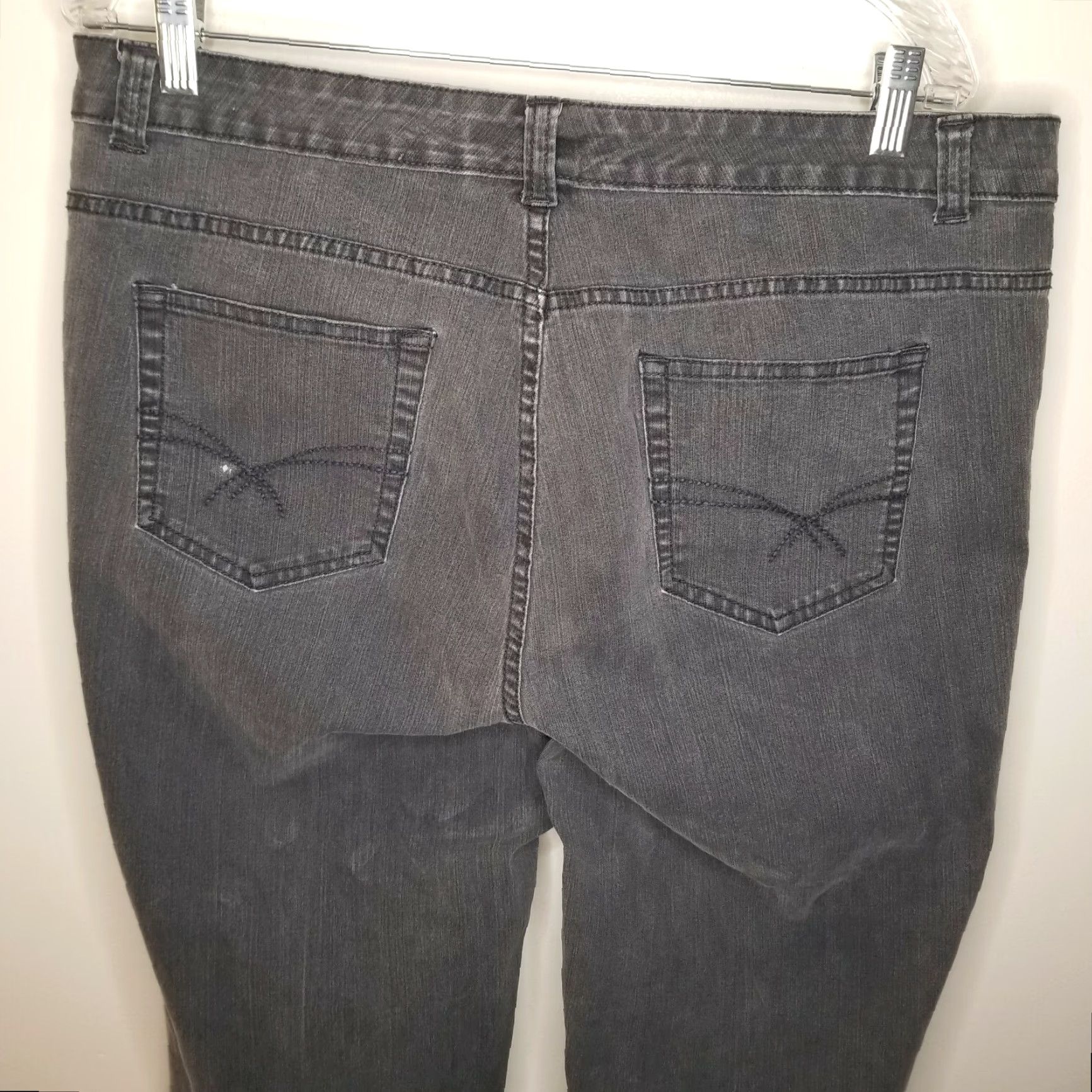 Croft & Barrow VINTAGE? Wait—no. Use actual product: Croft & Barrow Jeans Gray Chino Stretch Jeans 16 Regular Women Straight Stretch Gray 16 Womens with stain note. Size 38" / US 16 / IT 52 - 5 Thumbnail