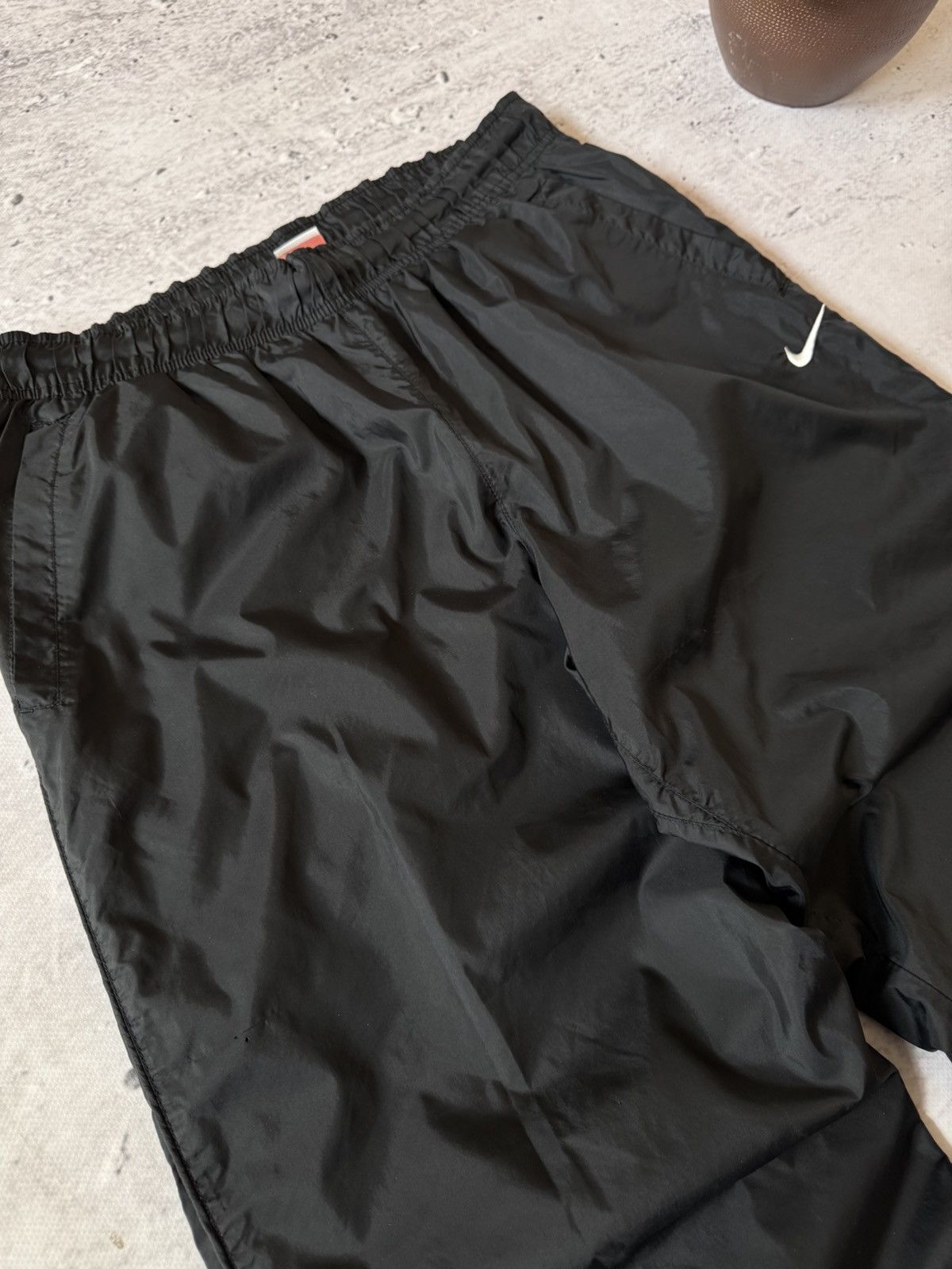 Nike × Vintage NIKE NYLON VINTAGE Y2K OVERSIZE BAGGY FIT PANTS SWEATPANTS Size US 34 / EU 50 - 5 Thumbnail