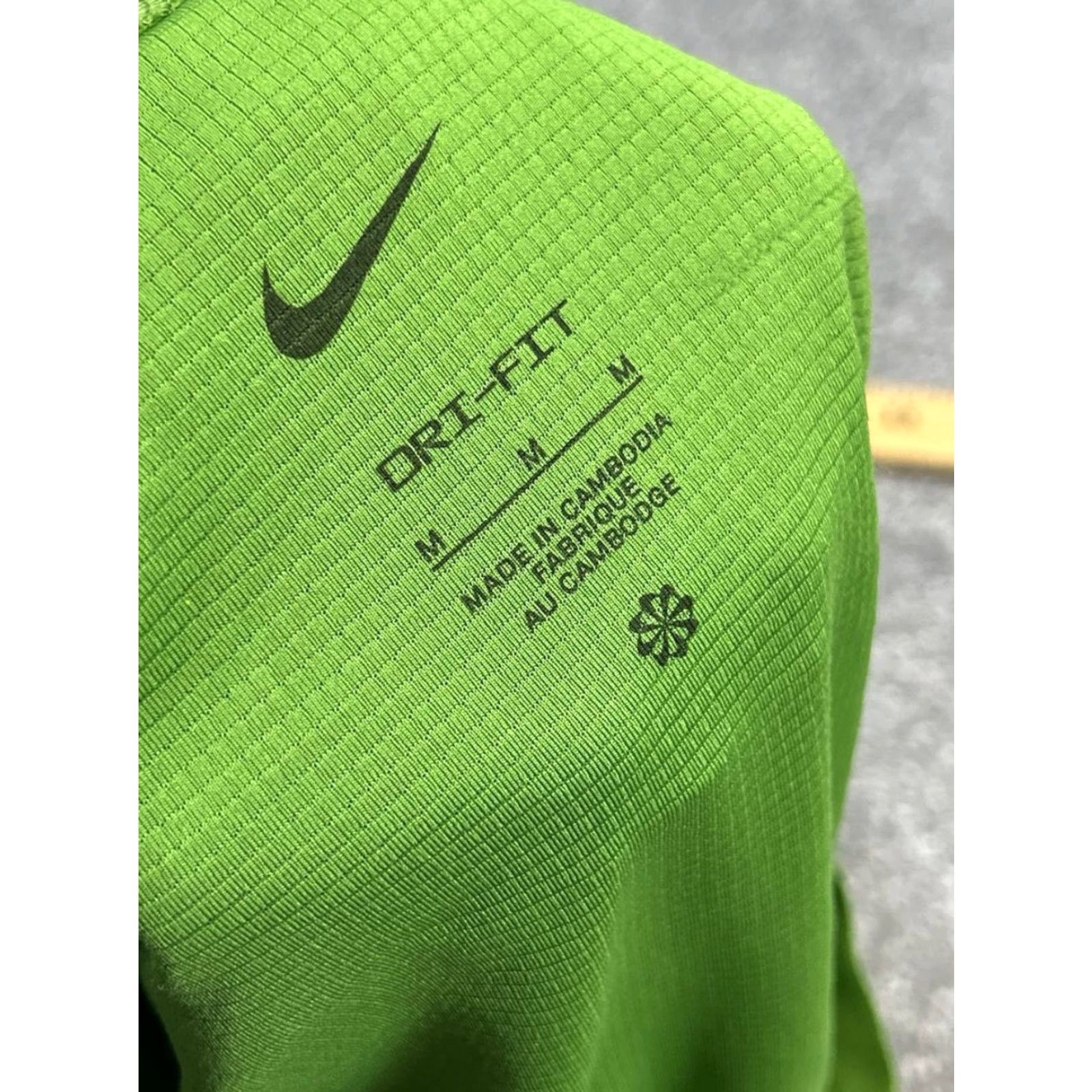 Nike Nike Shorts Womens M Green Lightweight Ripstop Athletic Cross Training Gym Running Ladies Medium Green Nike Short? Size 32" / US 10 / IT 46 - 6 Thumbnail