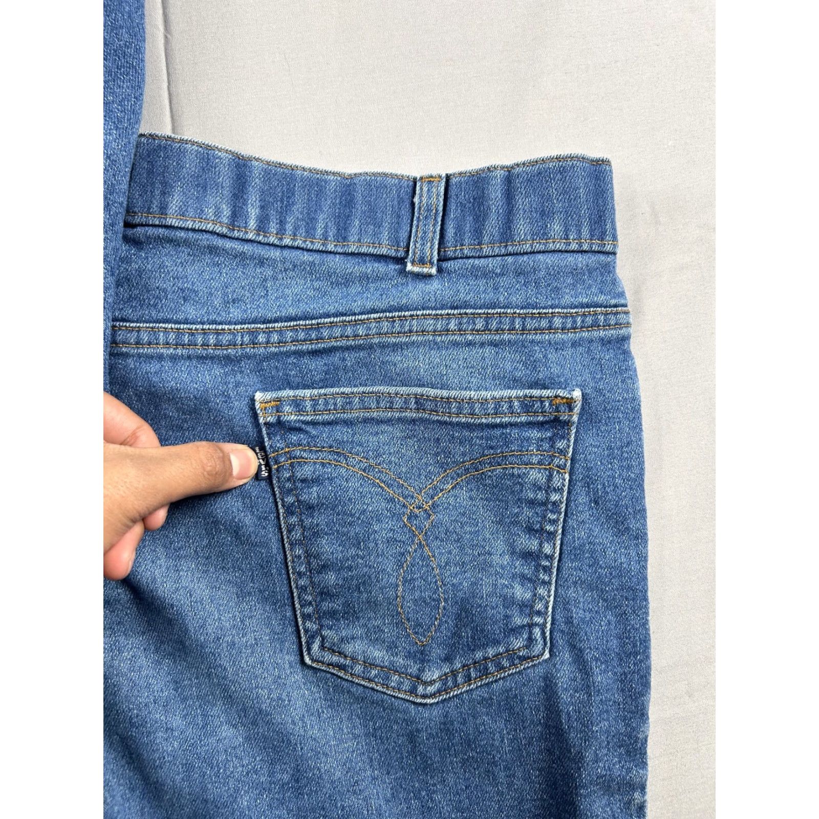Levi's VINTAGE Levi's Jeans Mens 38X31 Blue Denim Relaxed Boot Cut 90s USA Black Tab Size US 38 / EU 54 - 4 Thumbnail