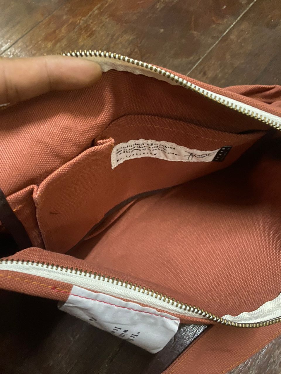 Japanese Brand “It shakes hands” brown canvas sling bag Size ONE SIZE - 5 Thumbnail
