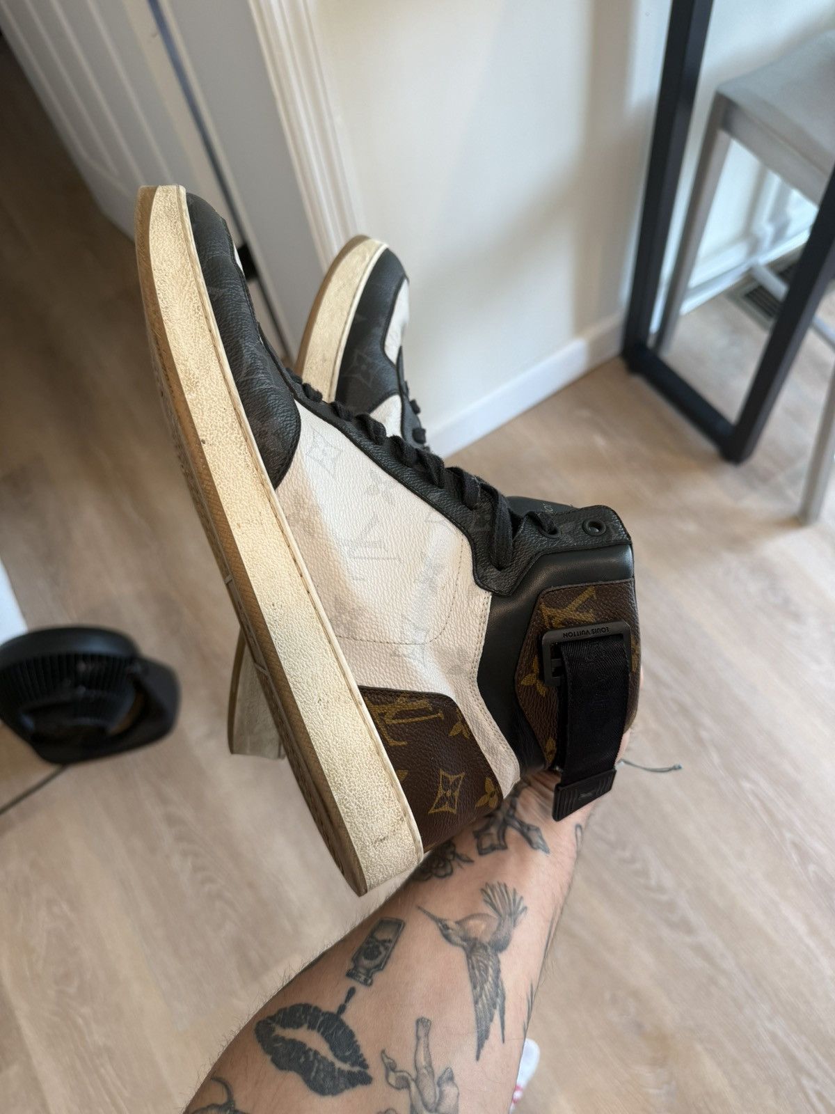 Louis Vuitton High top Louis Sneakers Size US 10 / EU 43 - 4 Thumbnail