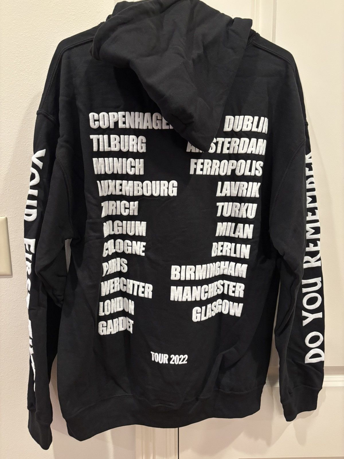 Band Tees 2022 THE KID LAROI End of the World Tour Lips Hoodie - XL Size US XL / EU 56 / 4 - 5 Thumbnail