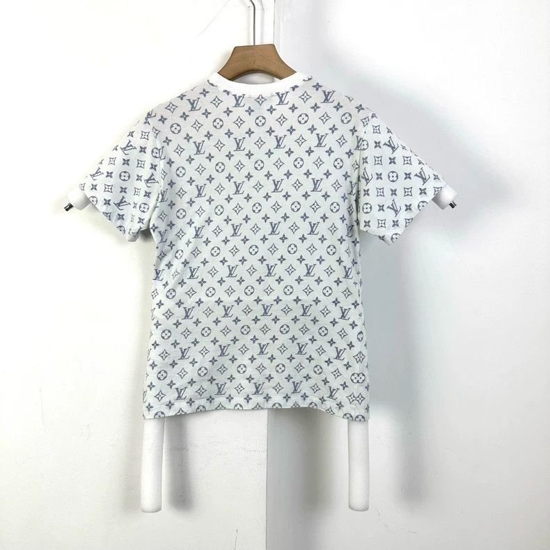 Louis Vuitton Louis Vuitton White short sleeves Size M / US 6-8 / IT 42-44 - 2 Thumbnail