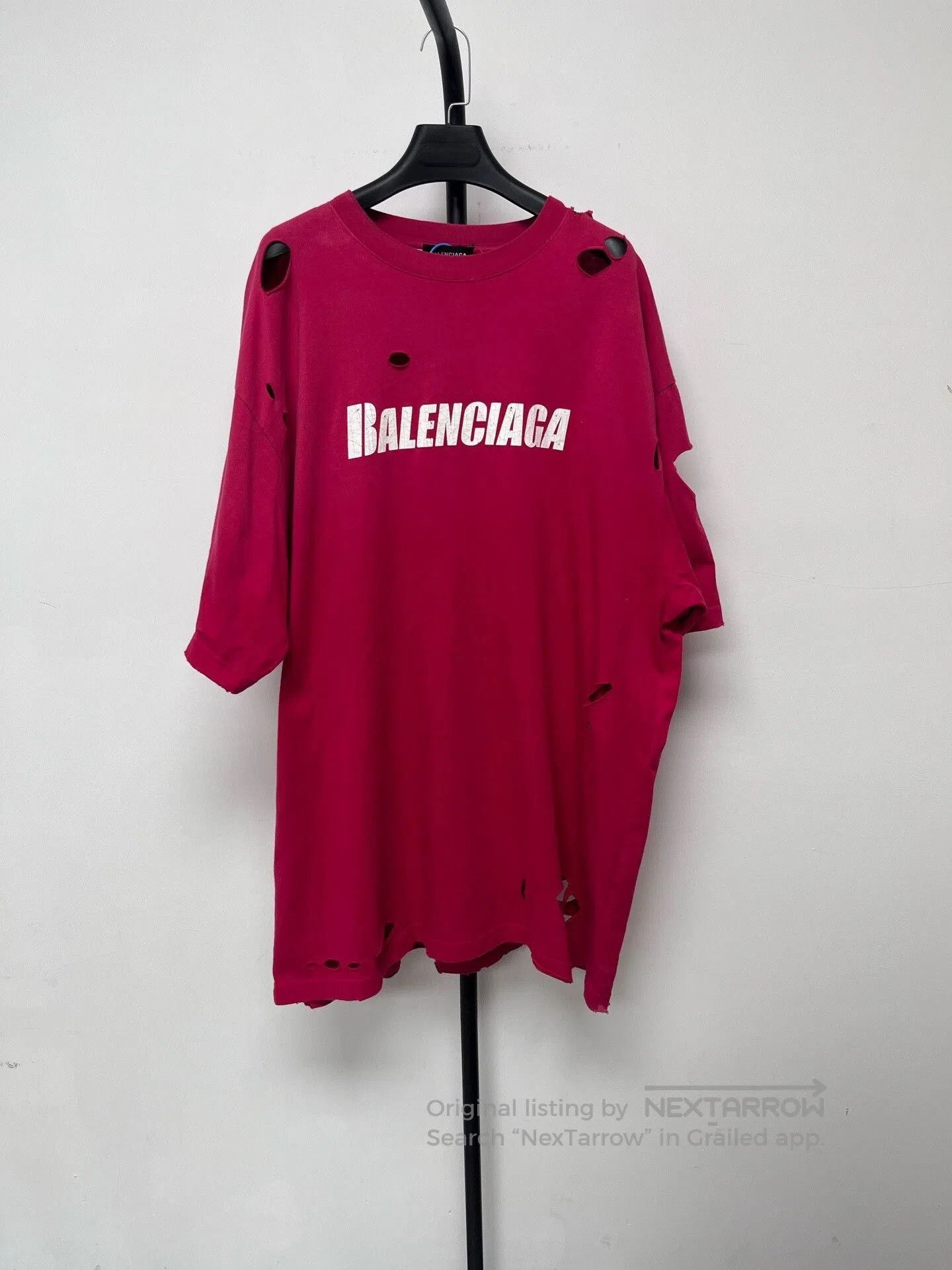 Balenciaga Balenciaga Men's Red Distressed Logo T-shirt. Size US S / EU 44-46 / 1 - 1 Thumbnail