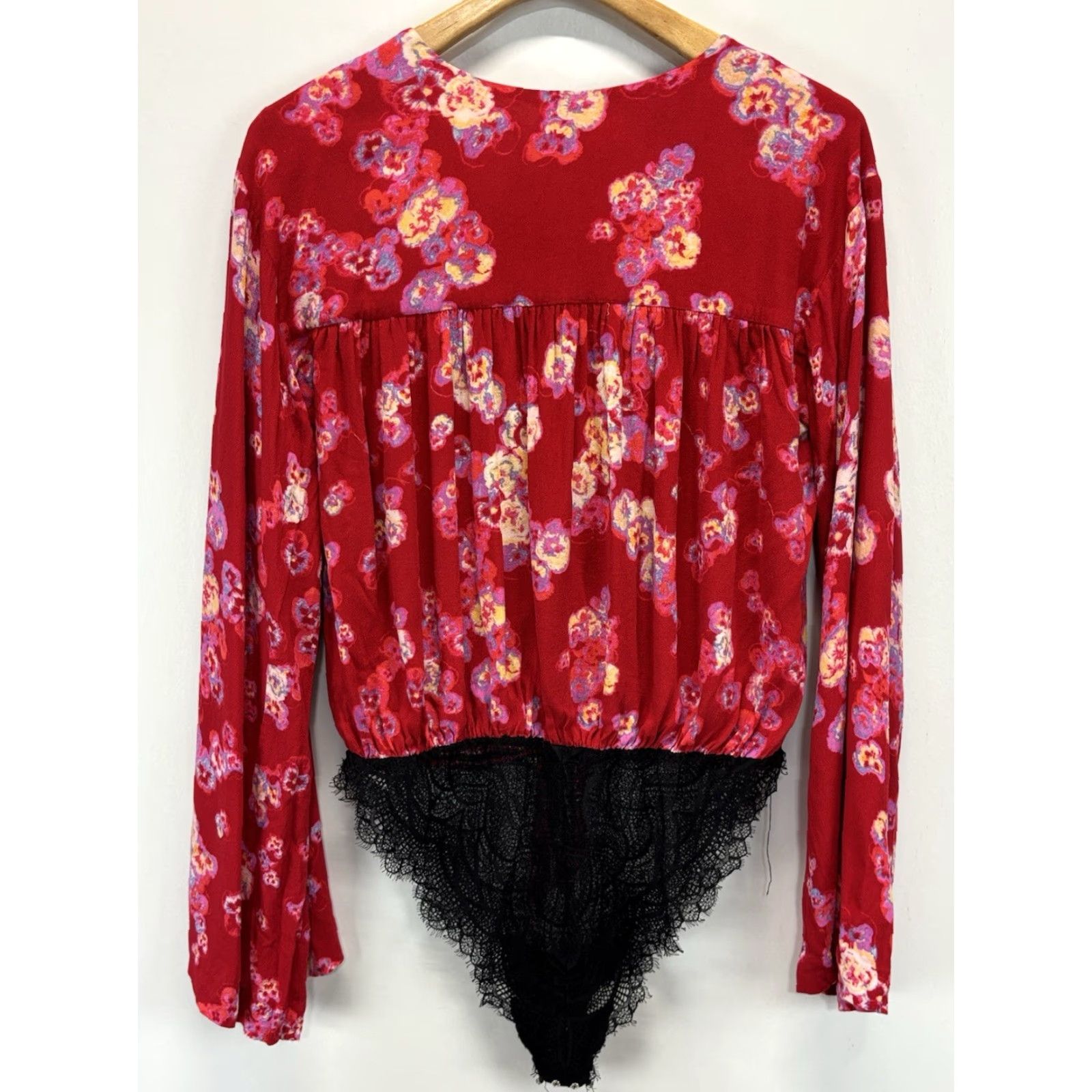 Free People Free People Bodysuit Bell Sleeve Red Floral L Womens Size L / US 10 / IT 46 - 4 Thumbnail