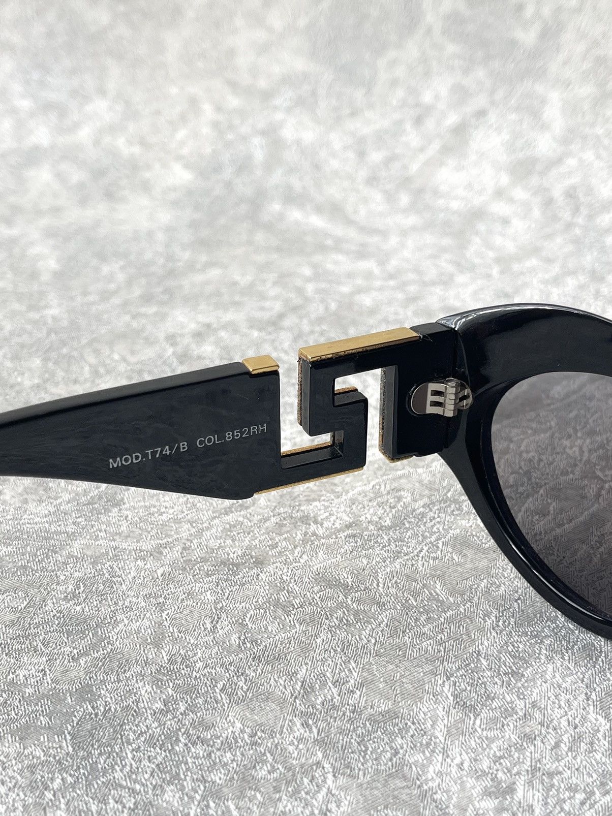 Versace 90s Vintage Gianni Versace T74/B Rhinestone Greca Sunglasses Size ONE SIZE - 7 Thumbnail