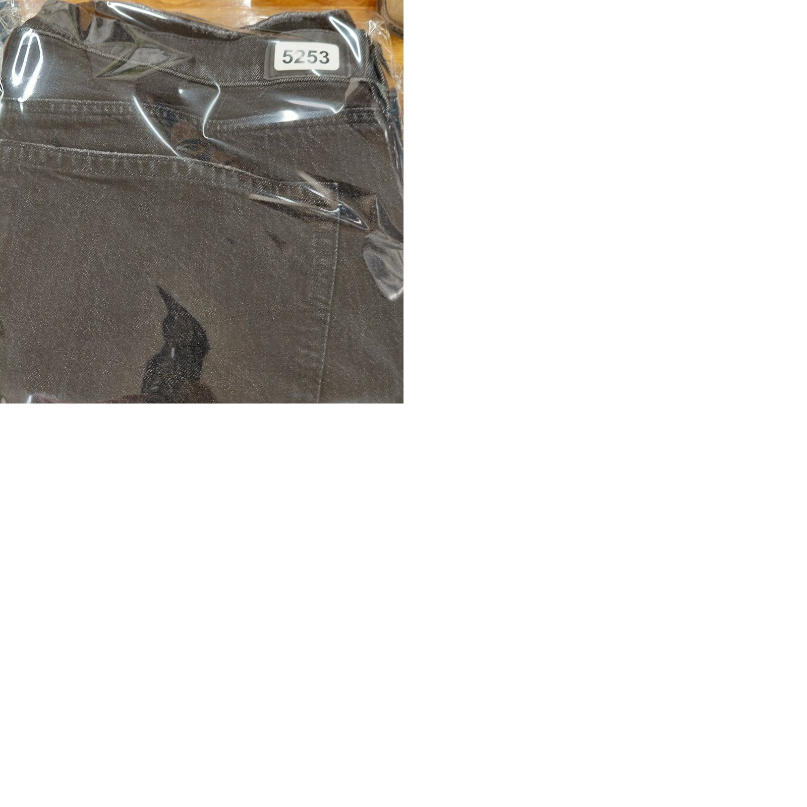 American Eagle Outfitters VINTAGE American Eagle Mom Jeans Women’s Size 20 Black Cotton Blend Stretch High Waist (Regular) Jeans Size 42" / US 20 - 10 Thumbnail