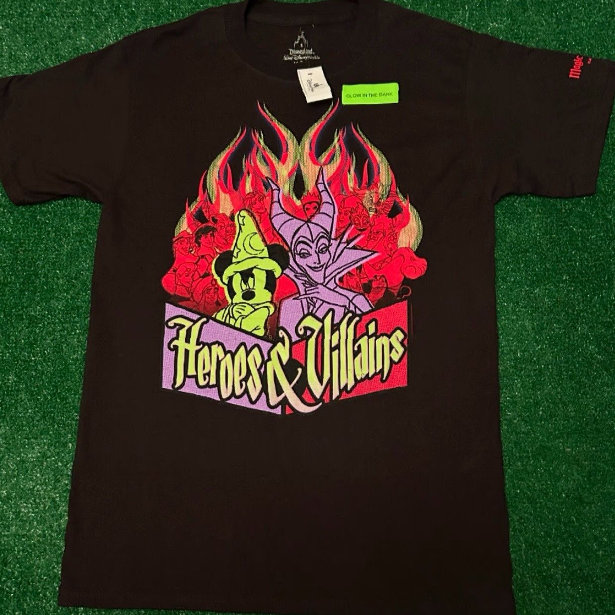 Disney VINTAGE Disney World Mickey Mouse Villains Halloween Shirt Mens Small Black 2014 Fantasmic New NWT Size US S / EU 44-46 / 1 - 4 Thumbnail