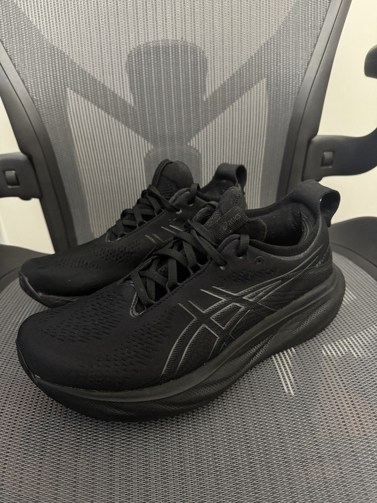 Asics Gel-Nimbus 25 Running Shoes - Mens in Black (Size 8.5)