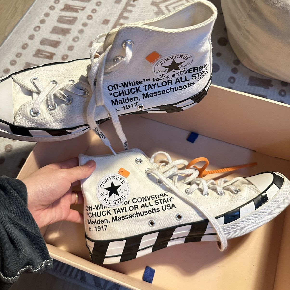 Converse off cheap white vinted