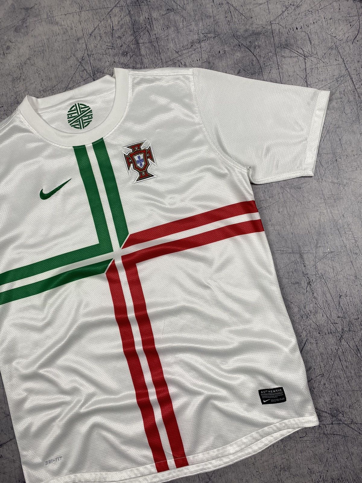 Nike Nike Portugal 2012-2013 Away Football Soccer Jersey Tee Kids Size US S / EU 44-46 / 1 - 4 Thumbnail