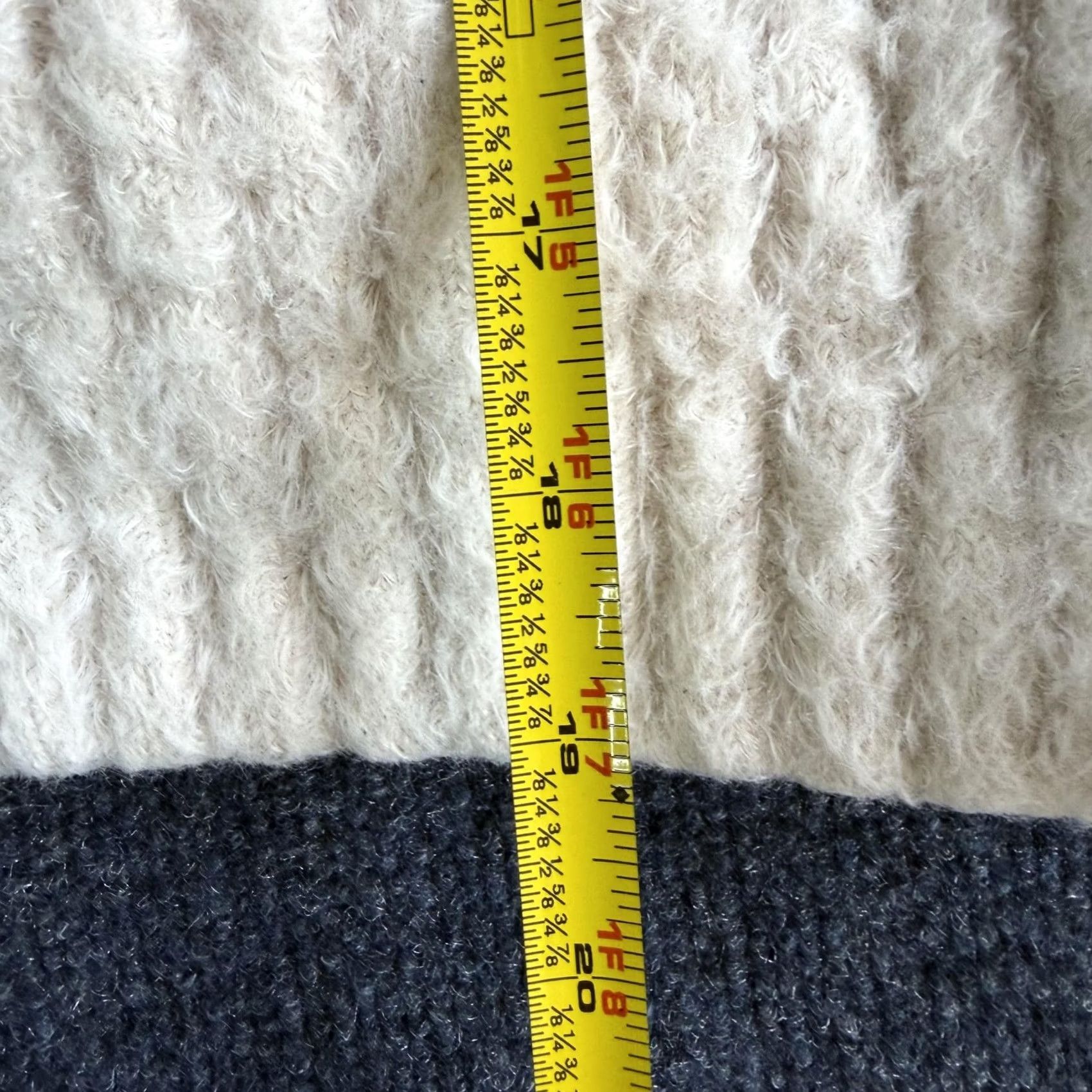Vintage VINTAGE Fate Sweater Womens Small White Turtleneck Fuzzy Textured Chunky Knit Pullover Size S / US 4 / IT 40 - 5 Thumbnail
