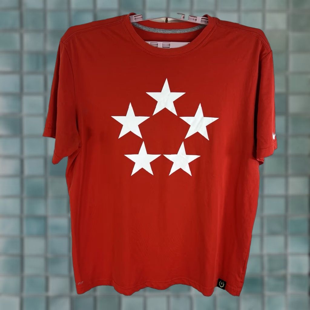Nike VINTAGE Nike Football T-Shirt Short Sleeve Men XL Red Sports 2000s Size US XL / EU 56 / 4 - 1 Thumbnail