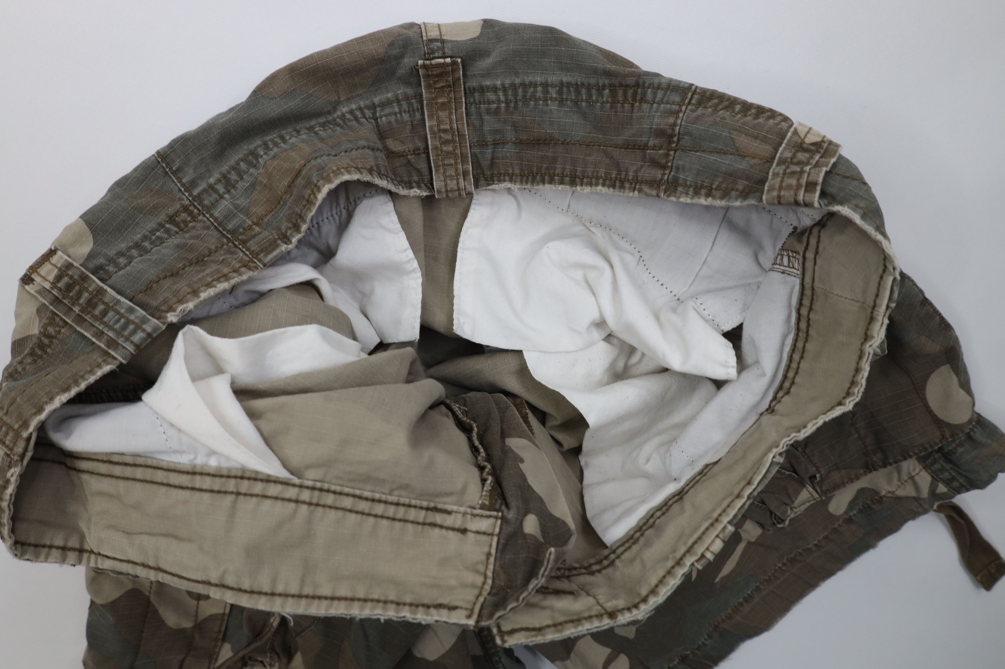Aeropostale Vintage Y2K Aeropostale Ripstop Camouflage Cargo Shorts Size US 34 / EU 50 - 10 Thumbnail