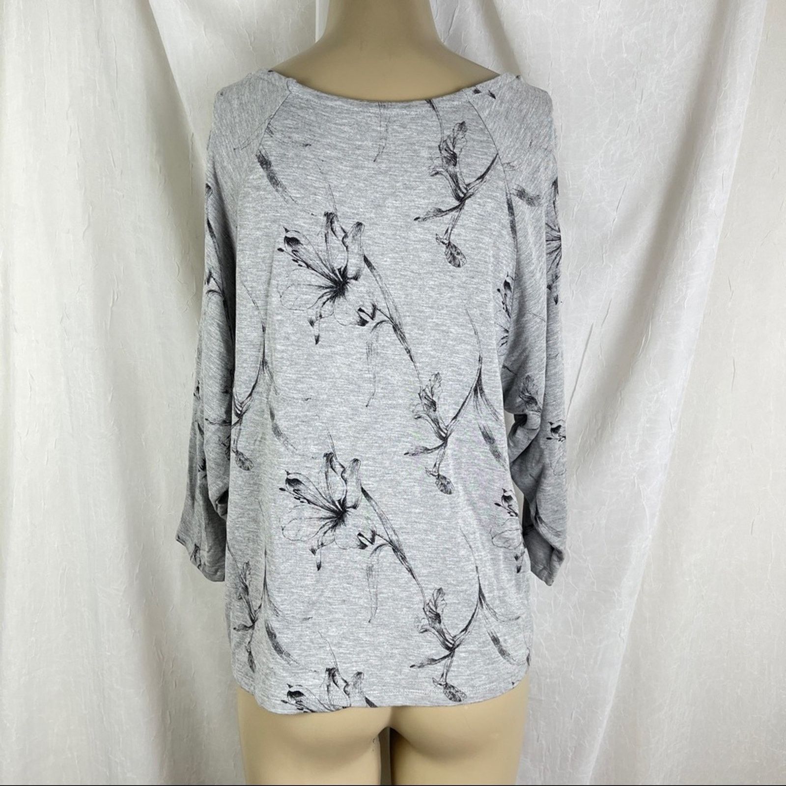 Forever 21 Forever 21 Heather Grey Floral Slouch Dolman Sleeve Shirt XS Size XS / US 0-2 / IT 36-38 - 10 Thumbnail