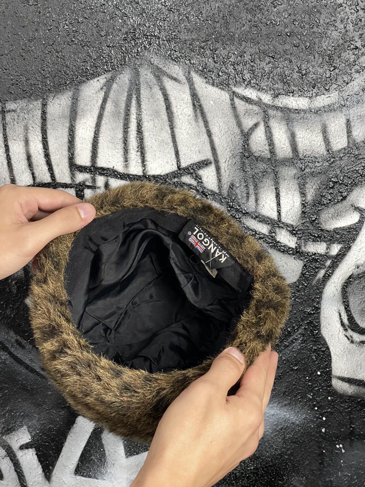 Kangol Kangol Y2K Vintage Leopard Print Faux Fur Hat Size ONE SIZE - 9 Thumbnail