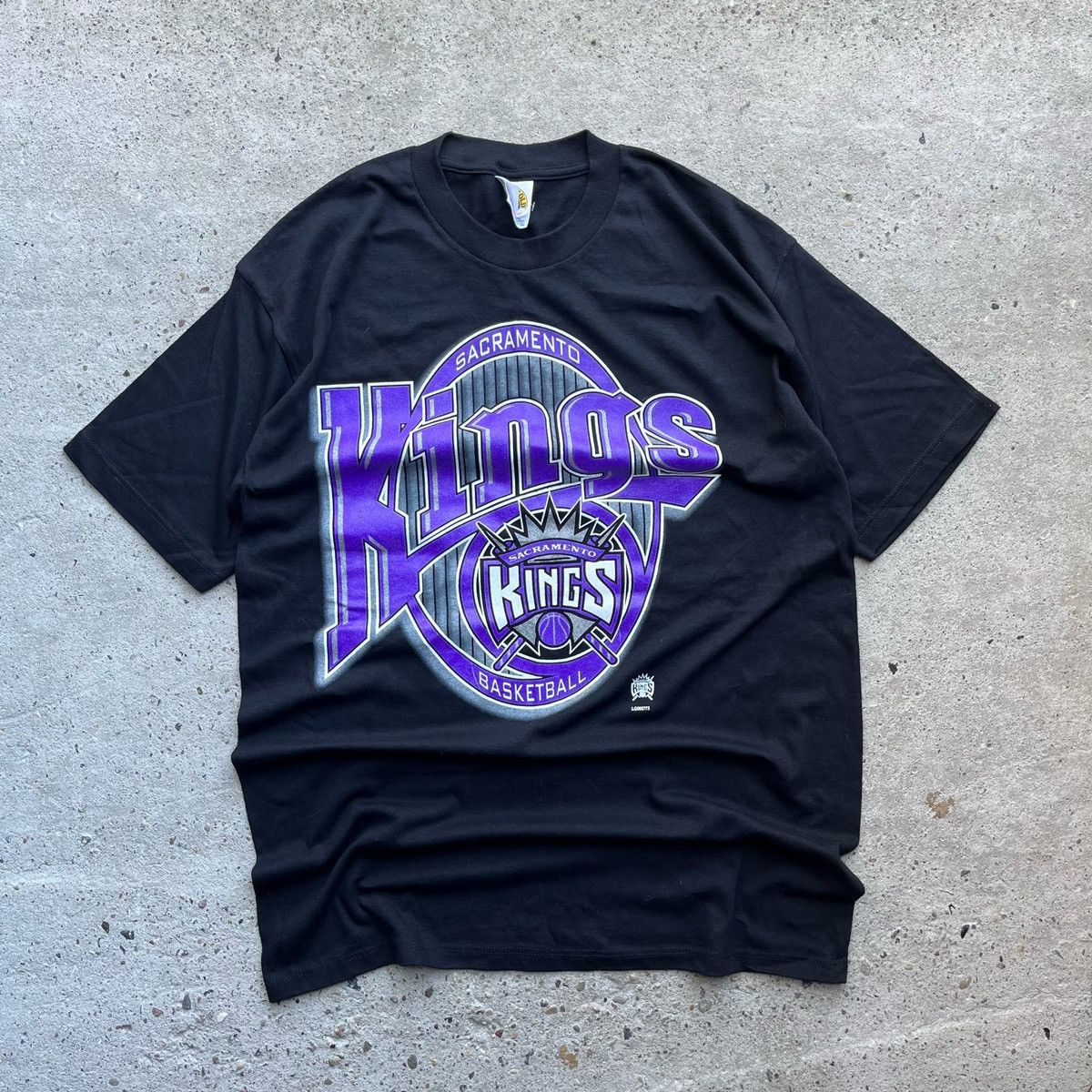 NBA × Vintage sacramento kings NBA touch of gold 90s vintage black tshirt Size US L / EU 52-54 / 3 - 1 Thumbnail