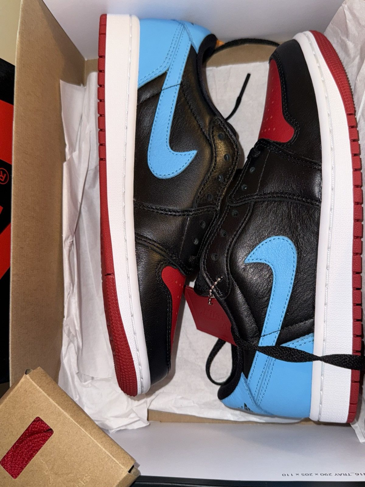 Nike NEW Nike Air Jordan 1 Retro Low UNC to CHICAGO 7w/5.5m w/Box Size US 7 / IT 37 - 5 Thumbnail