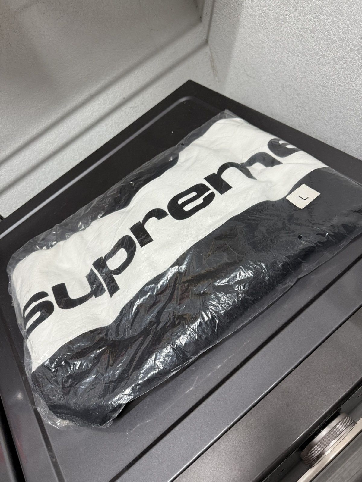 Supreme *NEW FW17 Supreme Blocked Hoodie in Black (szL) Size US L / EU 52-54 / 3 - 3 Thumbnail