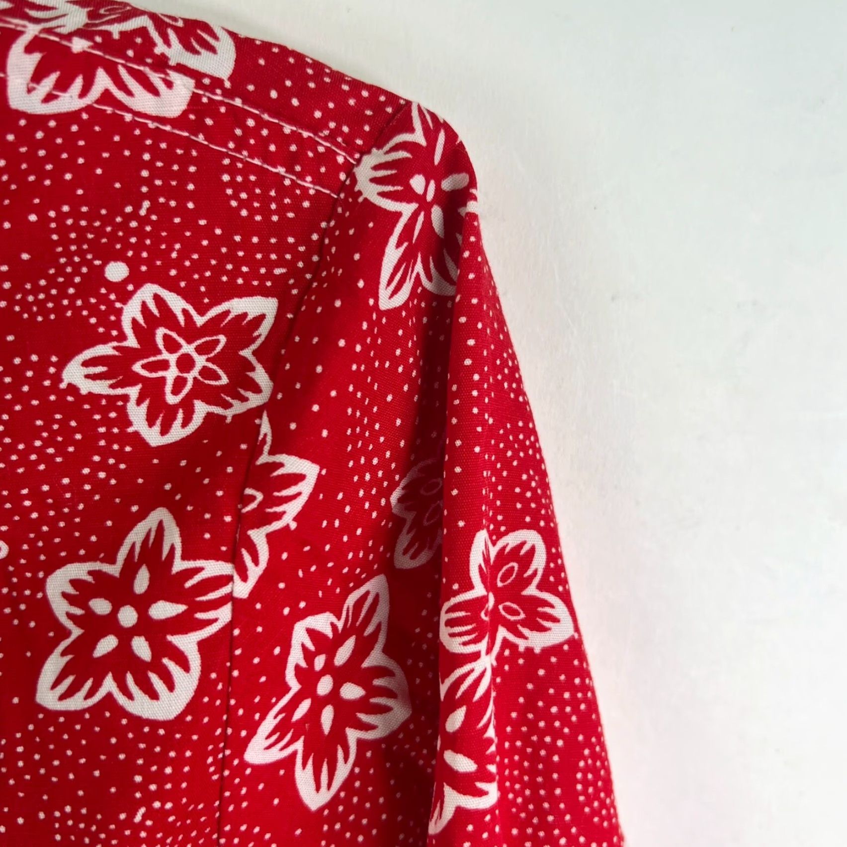 Vintage Vintage Michigan Women's Size S Long Sleeve Floral Button-Up Shirt Red Black Size S / US 4 / IT 40 - 2 Thumbnail