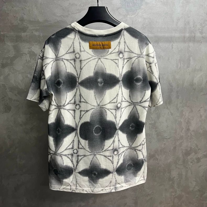 Louis Vuitton Louis Vuitton Tin-dyed and printed short sleeve T-shirt wi Size US L / EU 52-54 / 3 - 5 Thumbnail