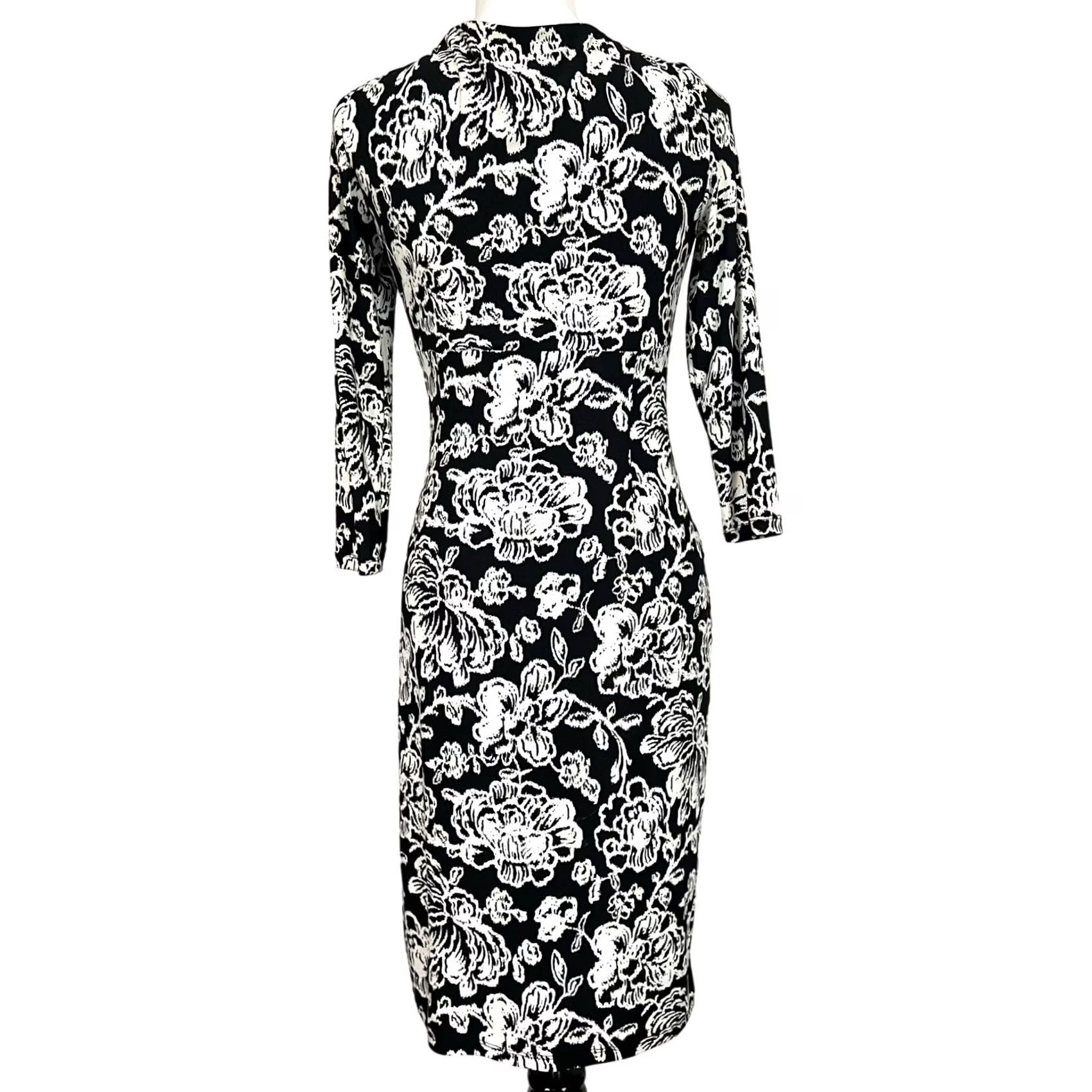 Ralph Lauren VINTAGE Lauren Ralph Lauren Dress Black White Floral Stretch Knit V-Neck Ruched Size 4 Size S / US 4 / IT 40 - 6 Thumbnail