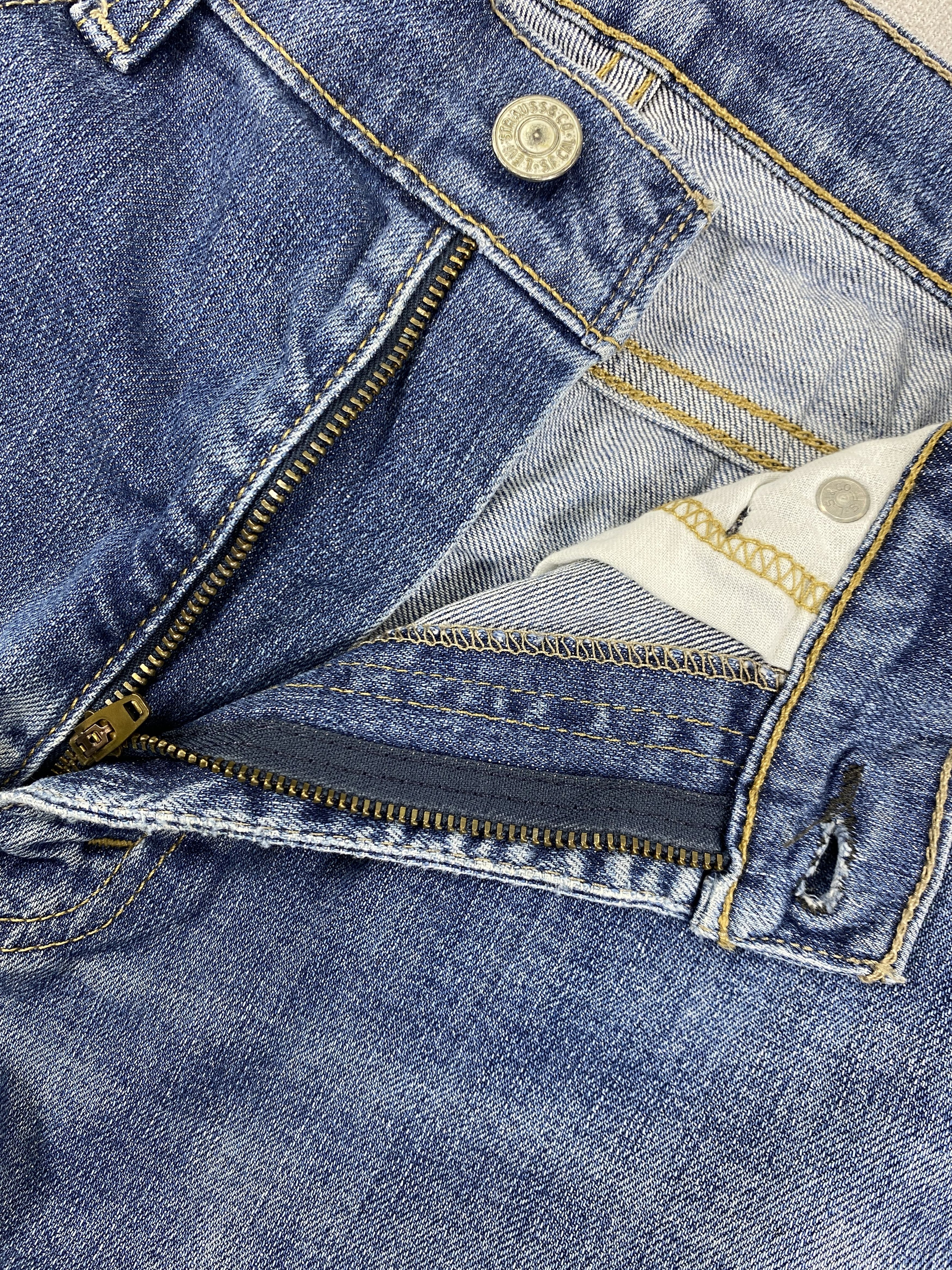 Levi's Faded Blue Vintage Levi's Jeans 33x30 Denim- JN3593 Size US 33 - 6 Thumbnail