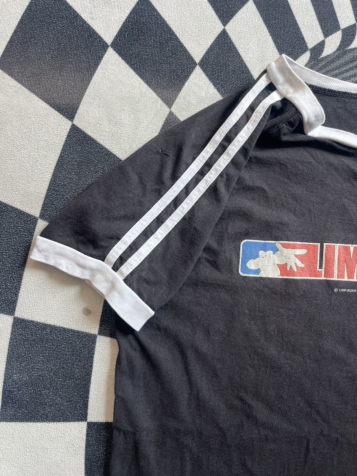 Band Tees Vintage LIMP BIZKIT 2001‘s Ringer ( V neck ) Tshirt Size US L / EU 52-54 / 3 - 9 Thumbnail