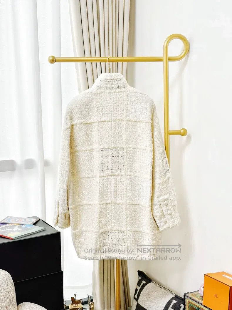 Chanel Chanel 21K heavy industry milky white sequin stitching dou Size XS / US 0-2 / IT 36-38 - 3 Thumbnail
