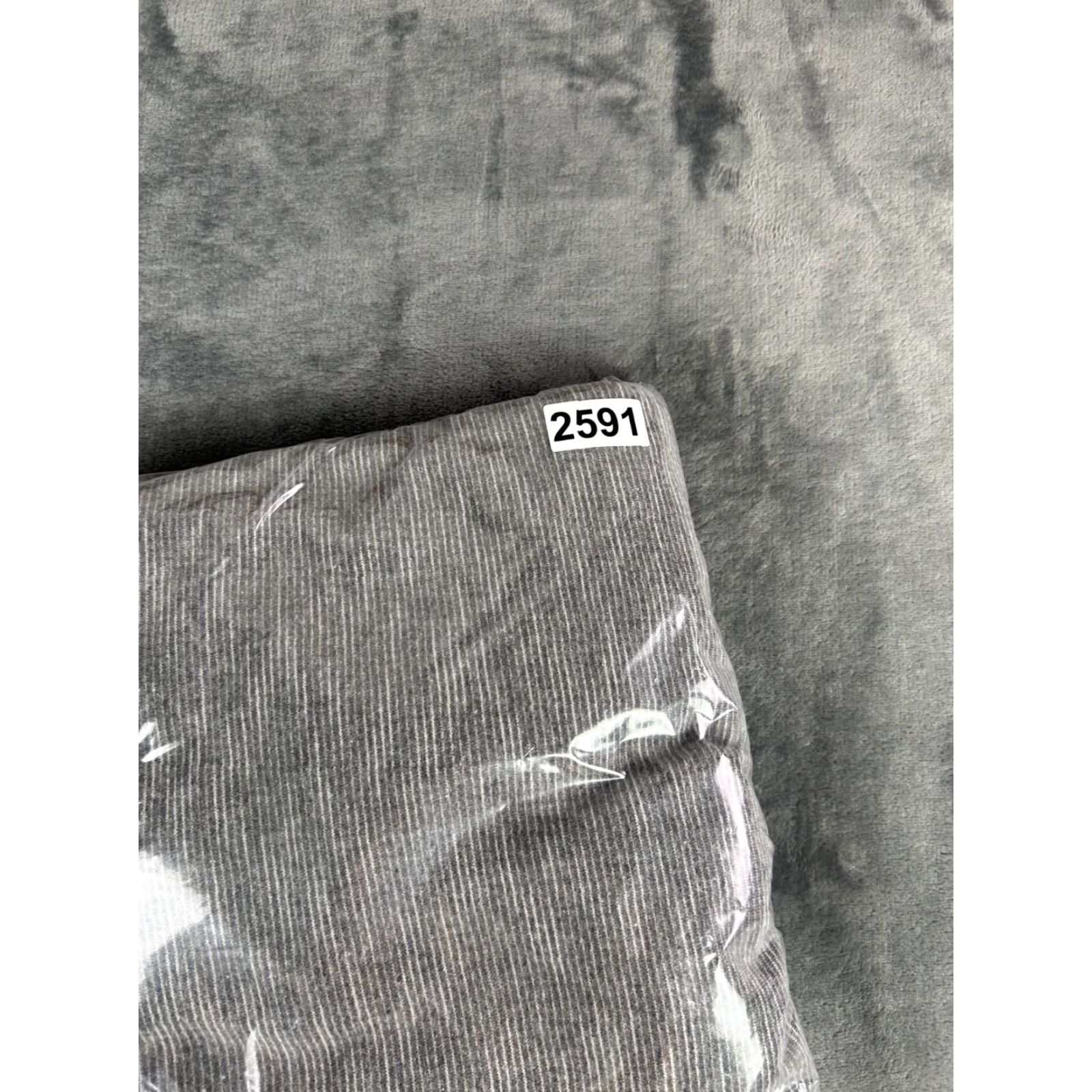 Champion VINTAGE Champion Sweatshirt Mens 2XL Raglan Crewneck Black Gray All Seasons Reverse Weave 80s 90s Logo Embroidered C Mens Size US XXL / EU 58 / 5 - 7 Thumbnail